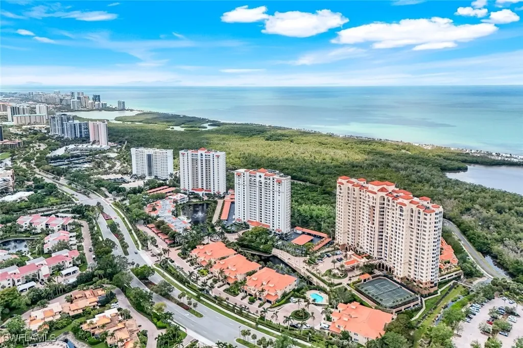 6585 Nicholas Boulevard Naples FL 34108