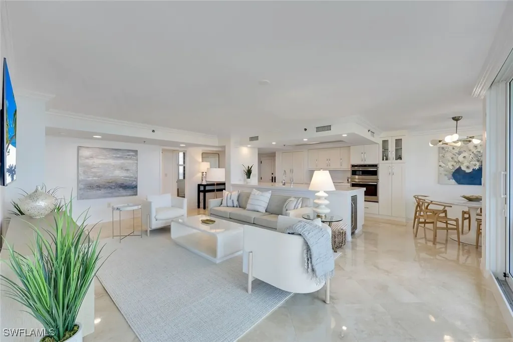 6585 Nicholas Boulevard Naples FL 34108