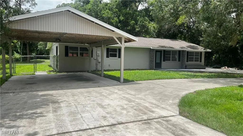 310 S Elm Street Labelle FL 33935
