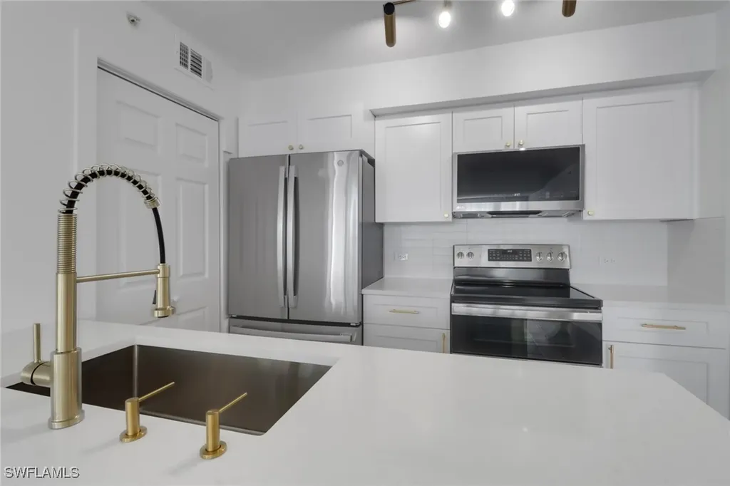8940 Colonnades Court E Bonita Springs FL 34135
