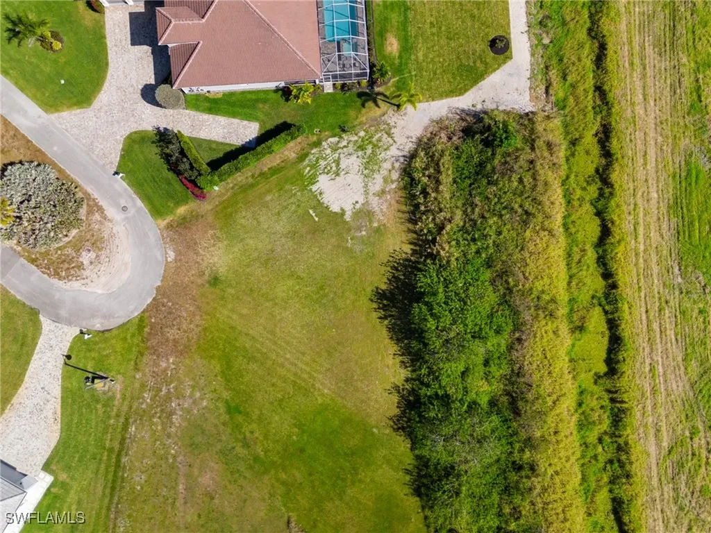 18613 Candletree Court Naples FL 34114