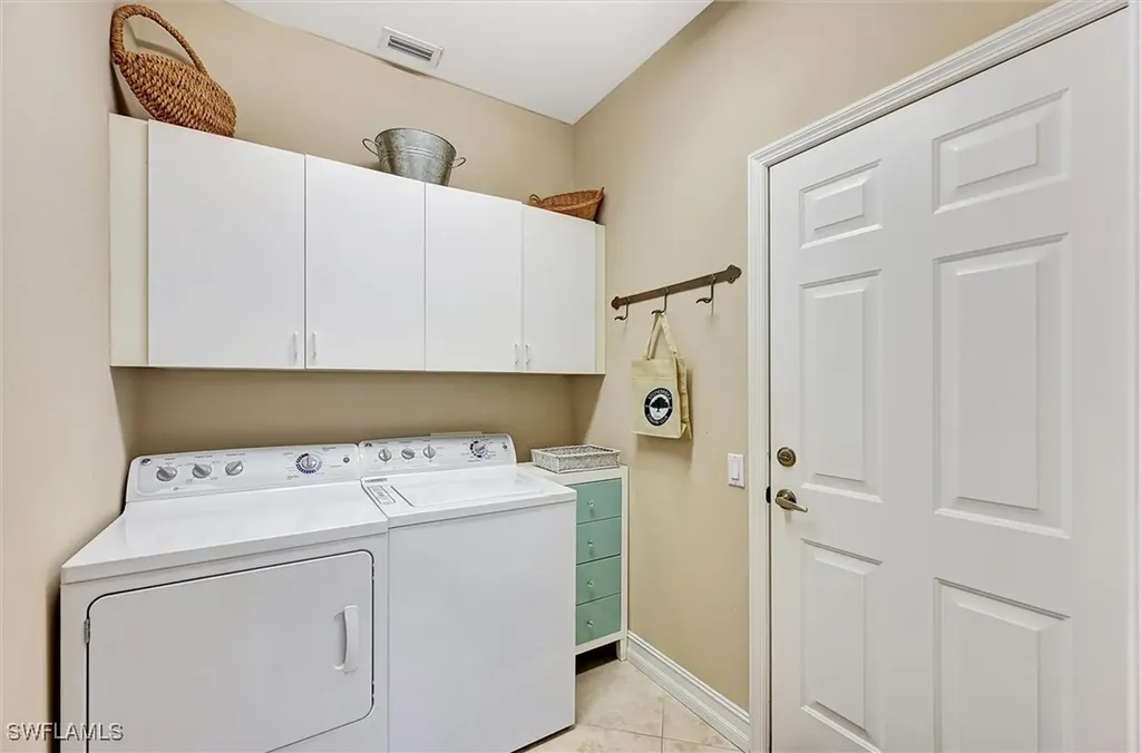 1805 Winding Oaks Way Naples FL 34109
