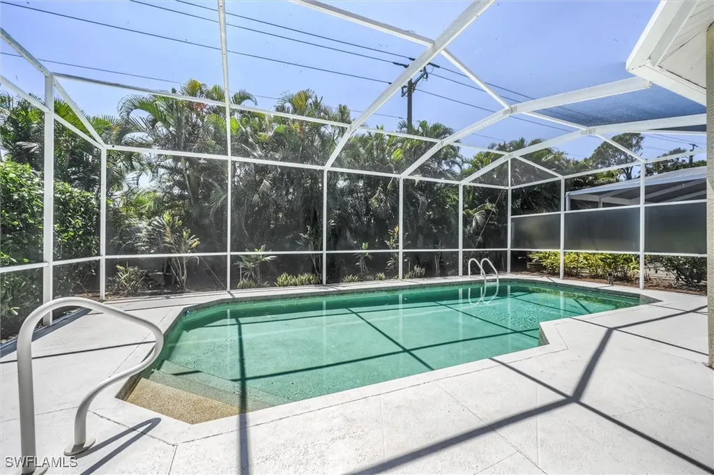 1805 Winding Oaks Way Naples FL 34109