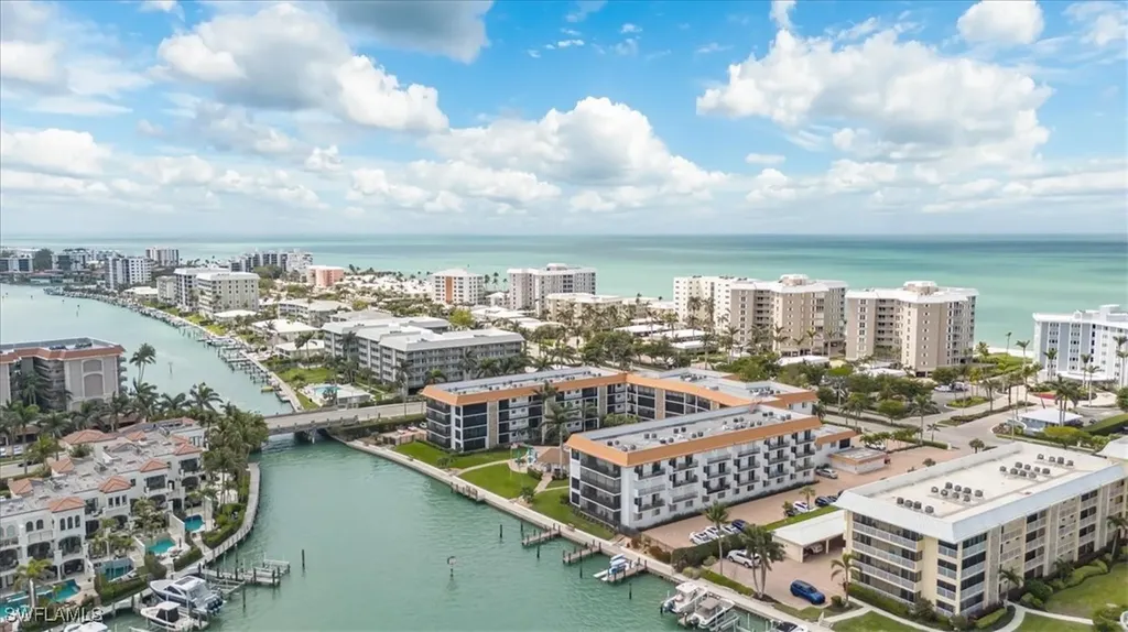 Naples FL, 2900 Gulf Shore Boulevard N, Unit 406