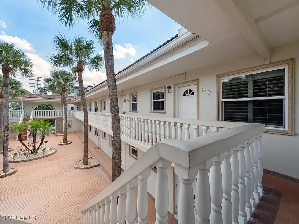 980 7th Avenue S Naples FL 34102