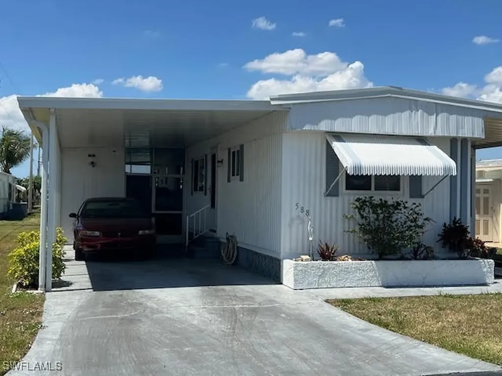 588 Daisy Drive North Fort Myers FL 33917