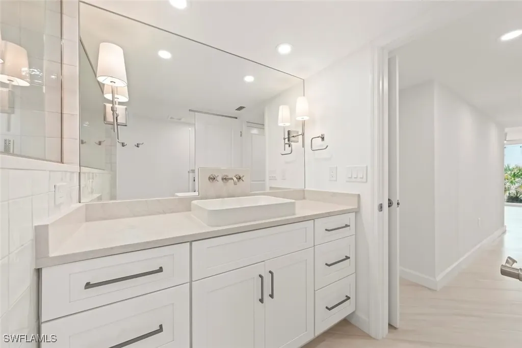 200 Periwinkle Way Sanibel FL 33957