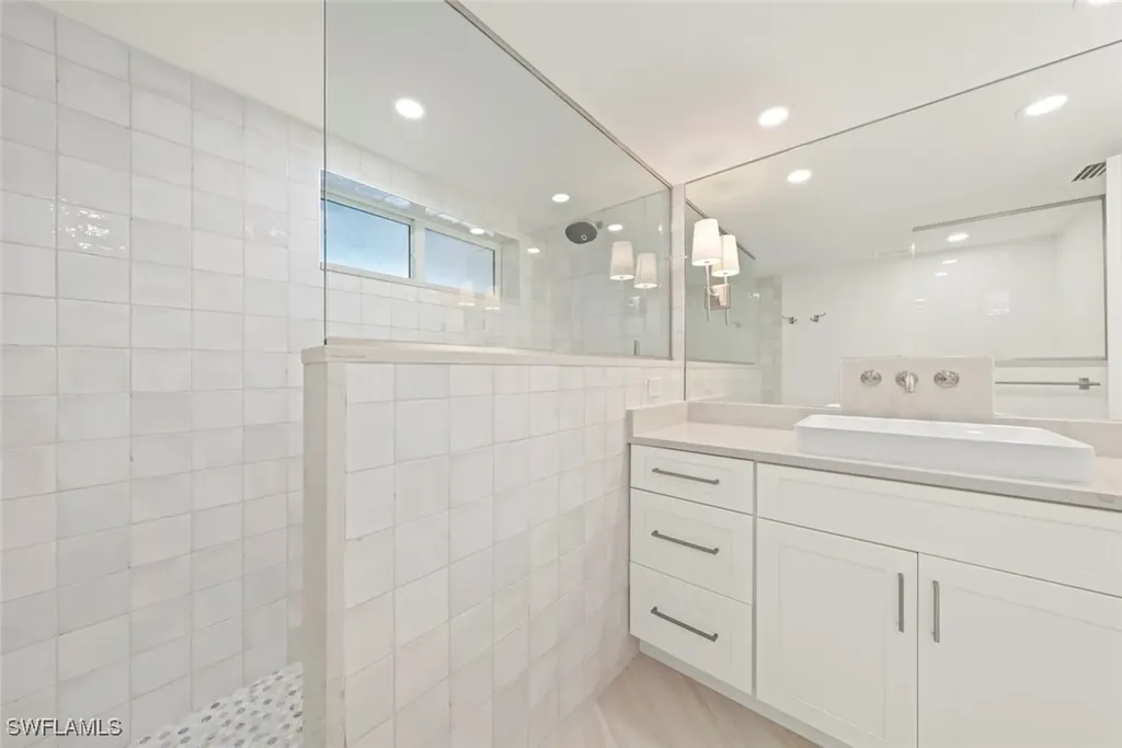 200 Periwinkle Way Sanibel FL 33957