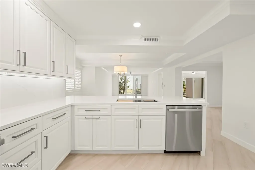 200 Periwinkle Way Sanibel FL 33957