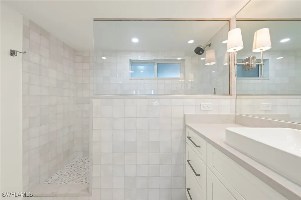 200 Periwinkle Way Sanibel FL 33957