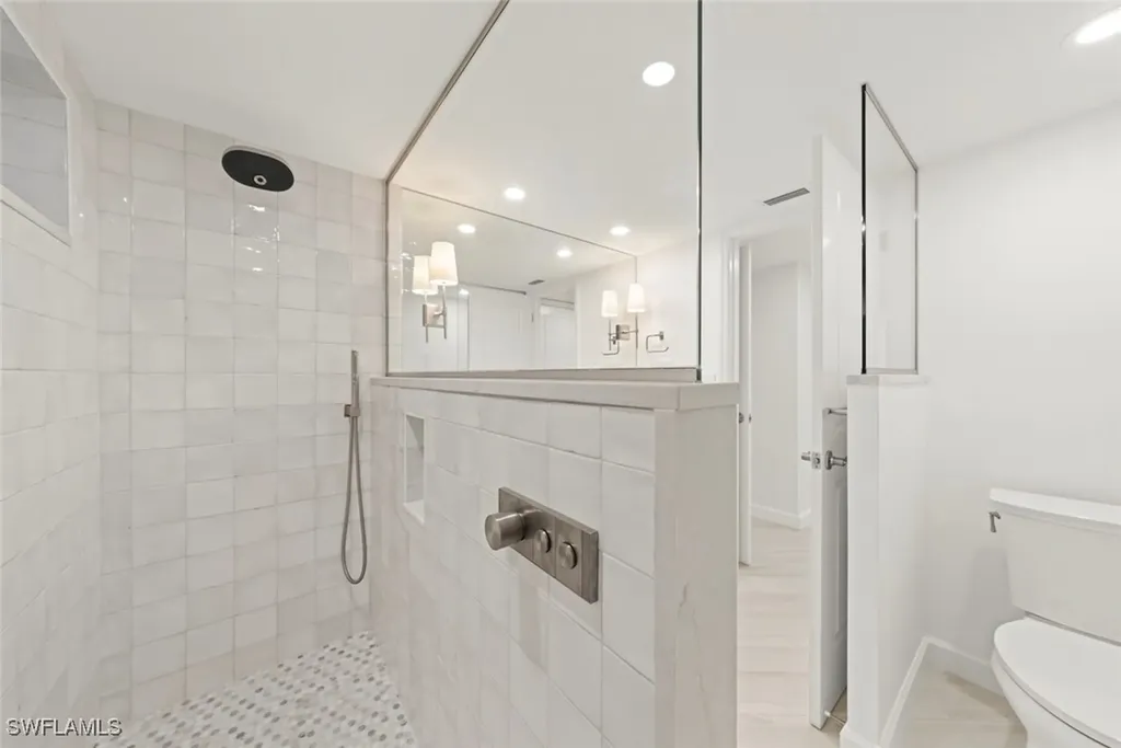 200 Periwinkle Way Sanibel FL 33957