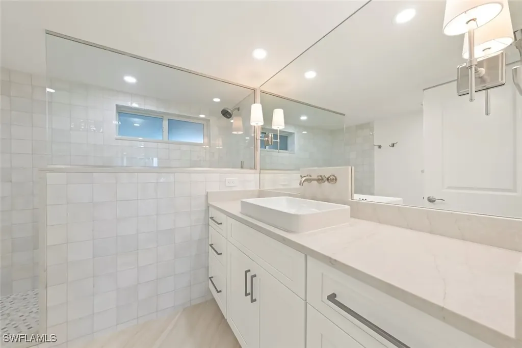 200 Periwinkle Way Sanibel FL 33957