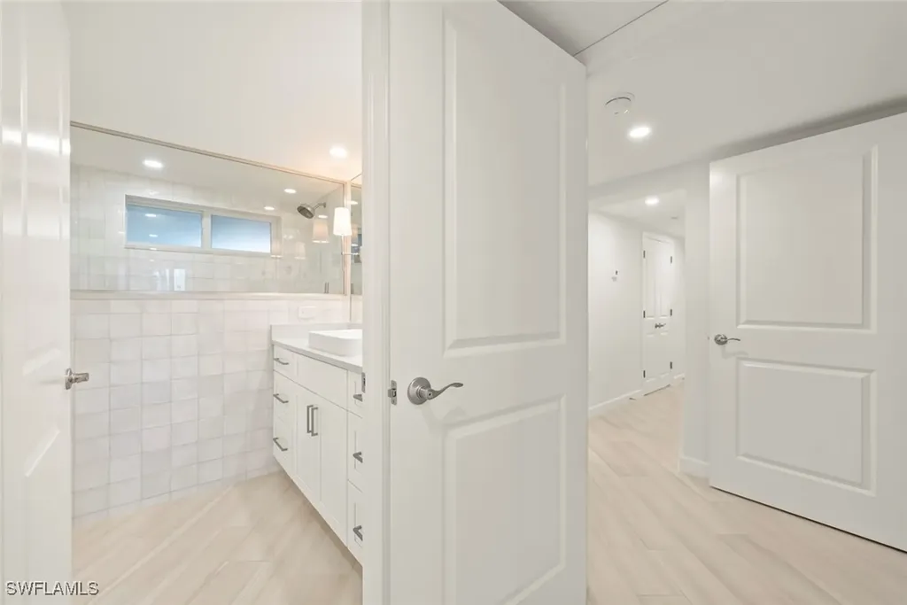 200 Periwinkle Way Sanibel FL 33957