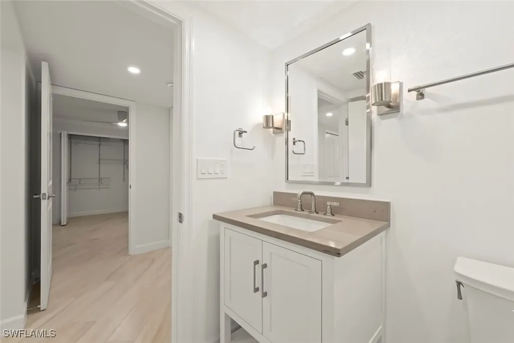 200 Periwinkle Way Sanibel FL 33957