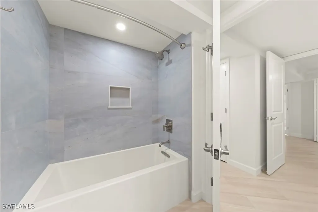 200 Periwinkle Way Sanibel FL 33957