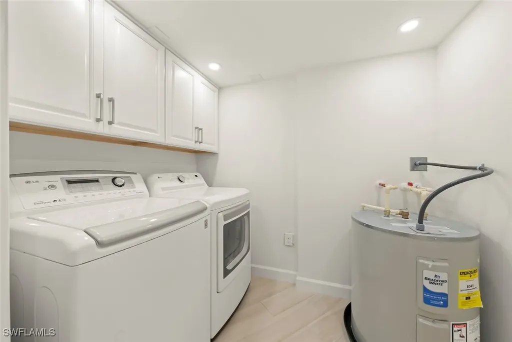 200 Periwinkle Way Sanibel FL 33957