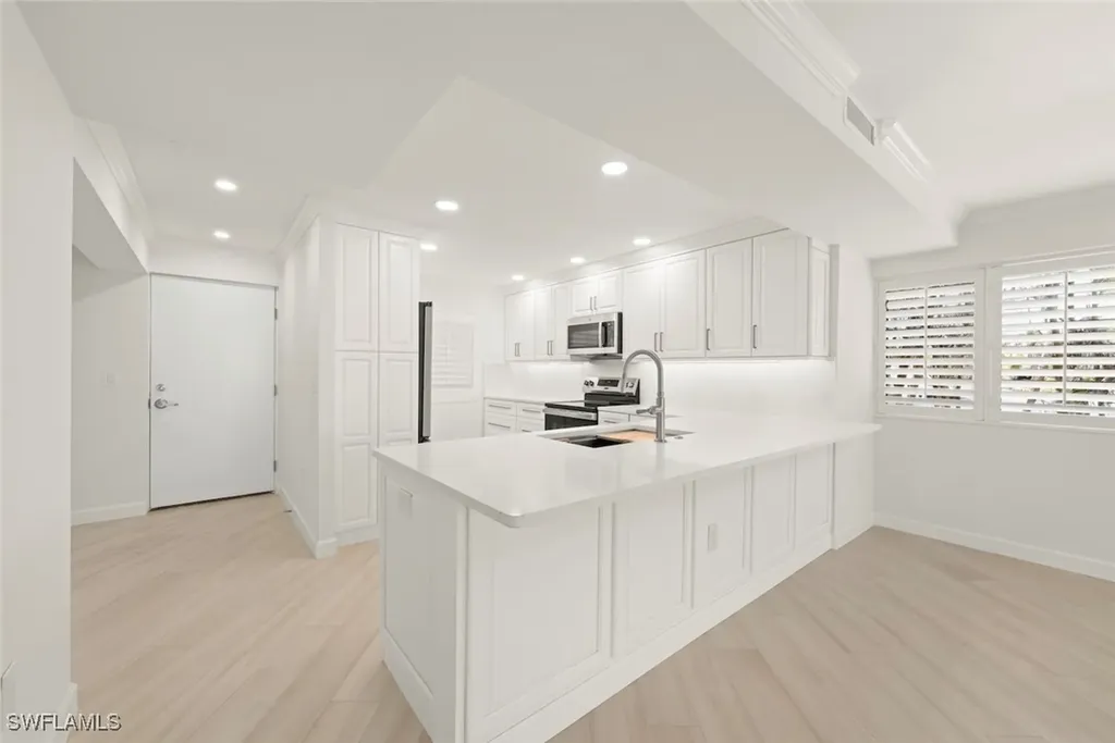 200 Periwinkle Way Sanibel FL 33957