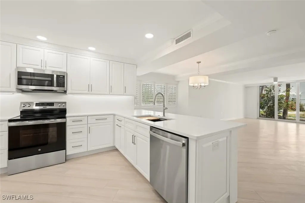 200 Periwinkle Way Sanibel FL 33957