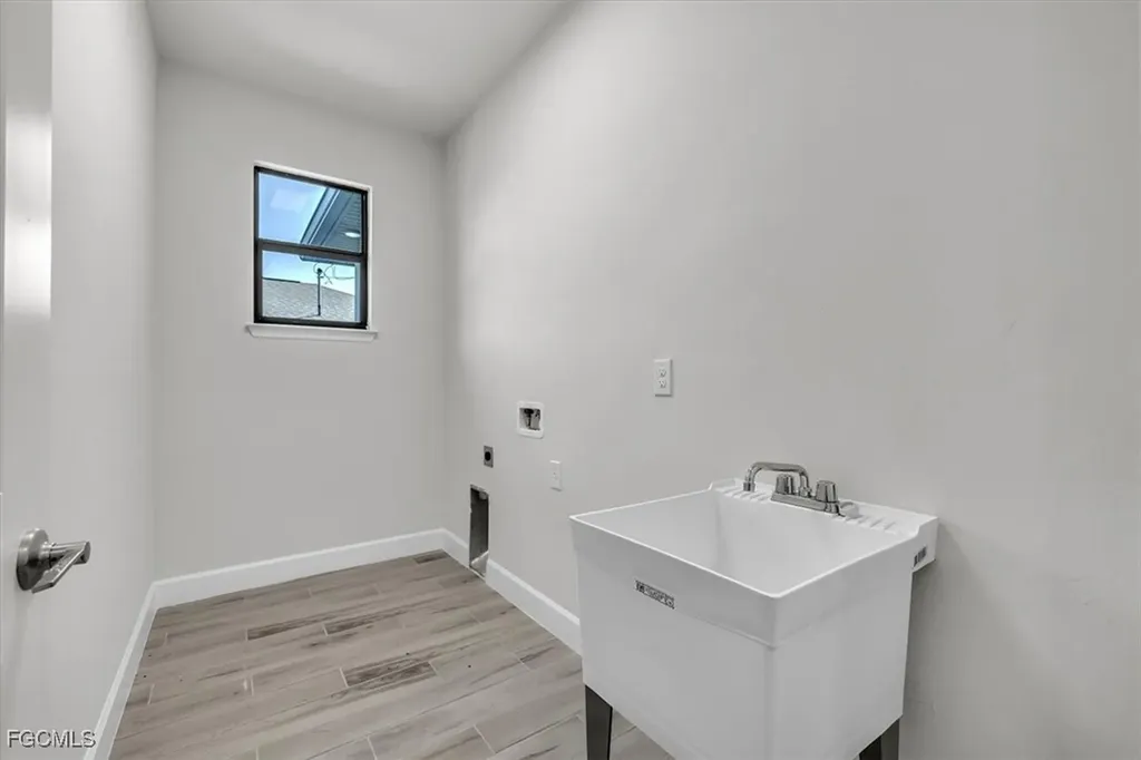 459 NE 2nd Place Cape Coral FL 33909