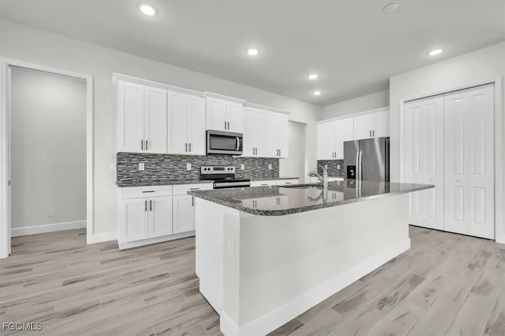 459 NE 2nd Place Cape Coral FL 33909
