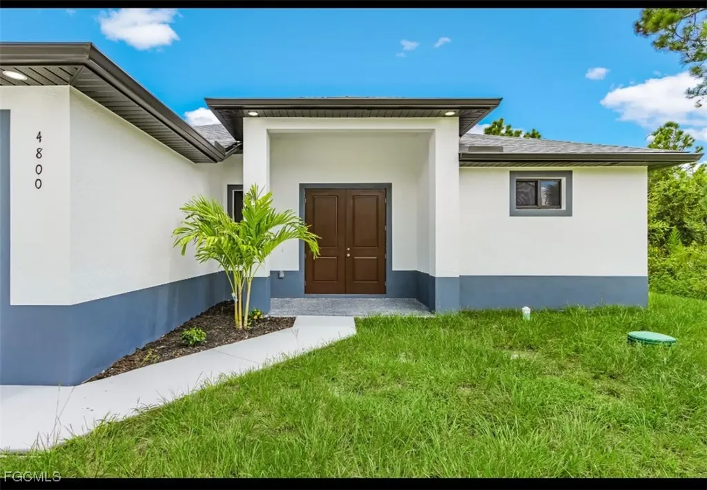4802 Nora Avenue N Lehigh Acres FL 33971