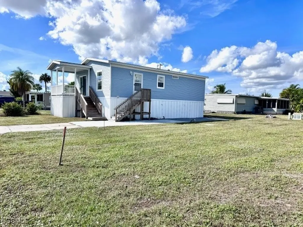 5698 Captain John Smith Loop North Fort Myers FL 33917