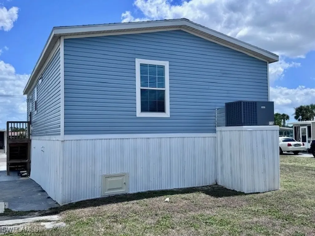 5698 Captain John Smith Loop North Fort Myers FL 33917