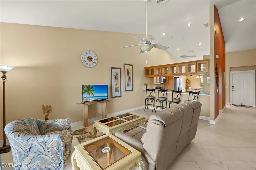 4560 SE 5th Place Cape Coral FL 33904