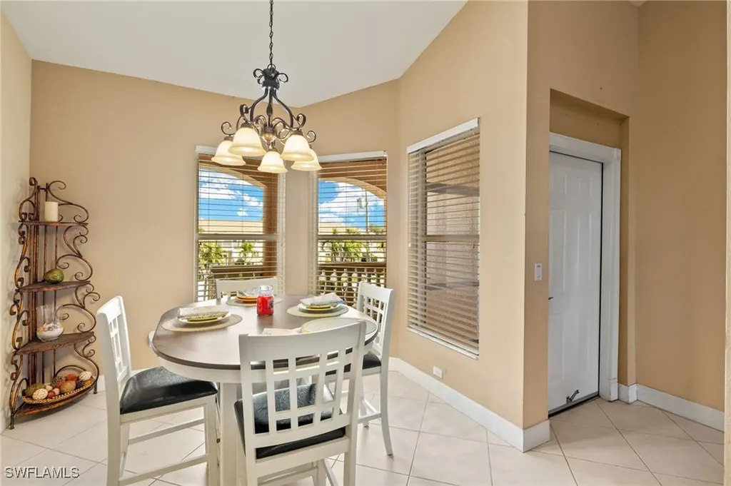 4560 SE 5th Place Cape Coral FL 33904