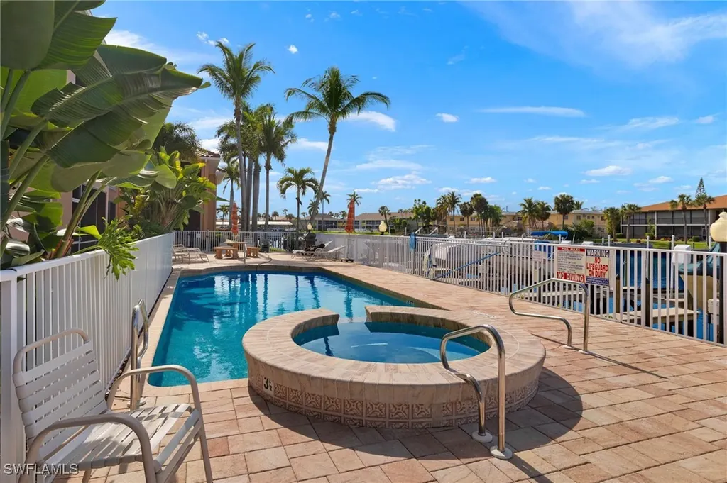 4560 SE 5th Place Cape Coral FL 33904