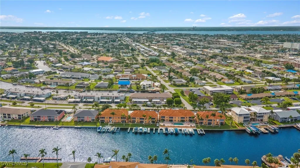 4560 SE 5th Place Cape Coral FL 33904