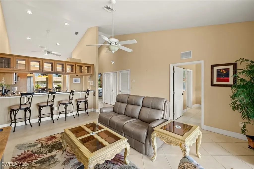 4560 SE 5th Place Cape Coral FL 33904