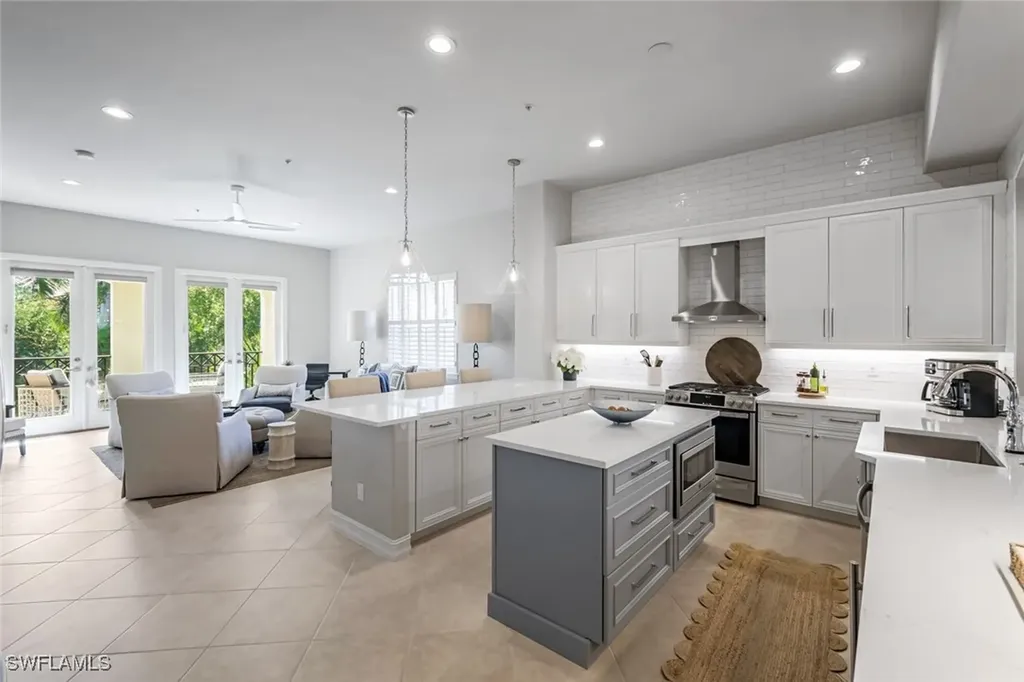 2851 Tiburon Boulevard E Naples FL 34109