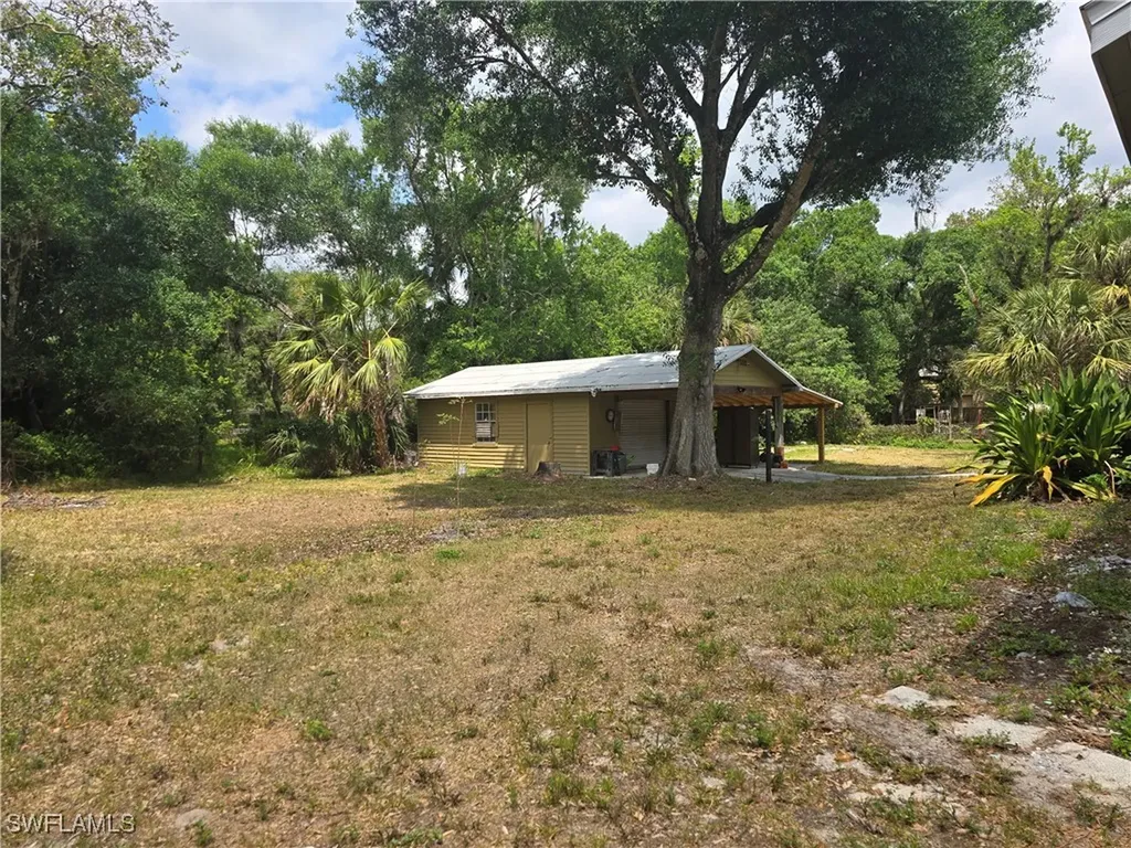 140 S Davis Street Labelle FL 33935