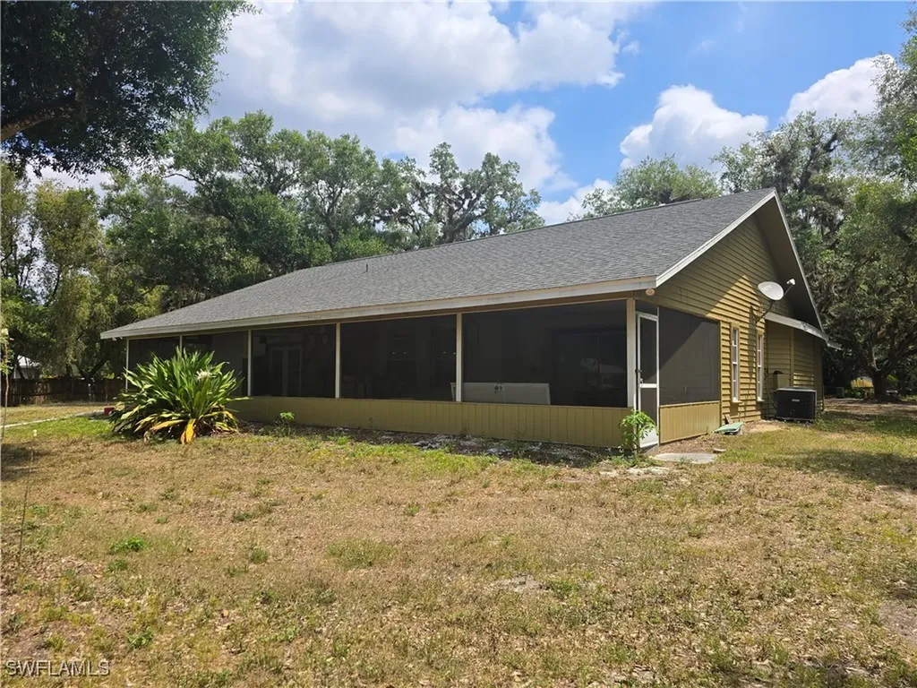 140 S Davis Street Labelle FL 33935