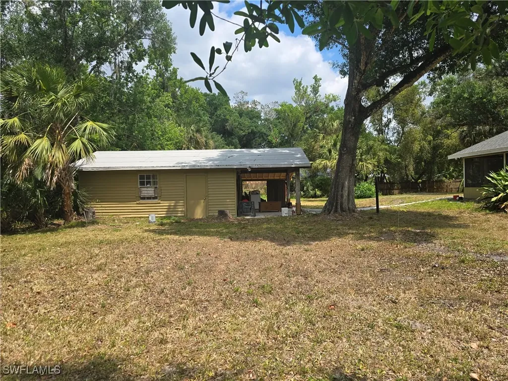 140 S Davis Street Labelle FL 33935