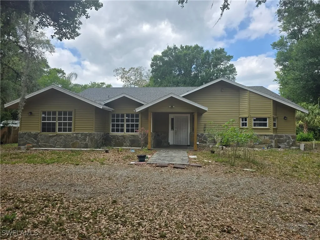 140 S Davis Street Labelle FL 33935