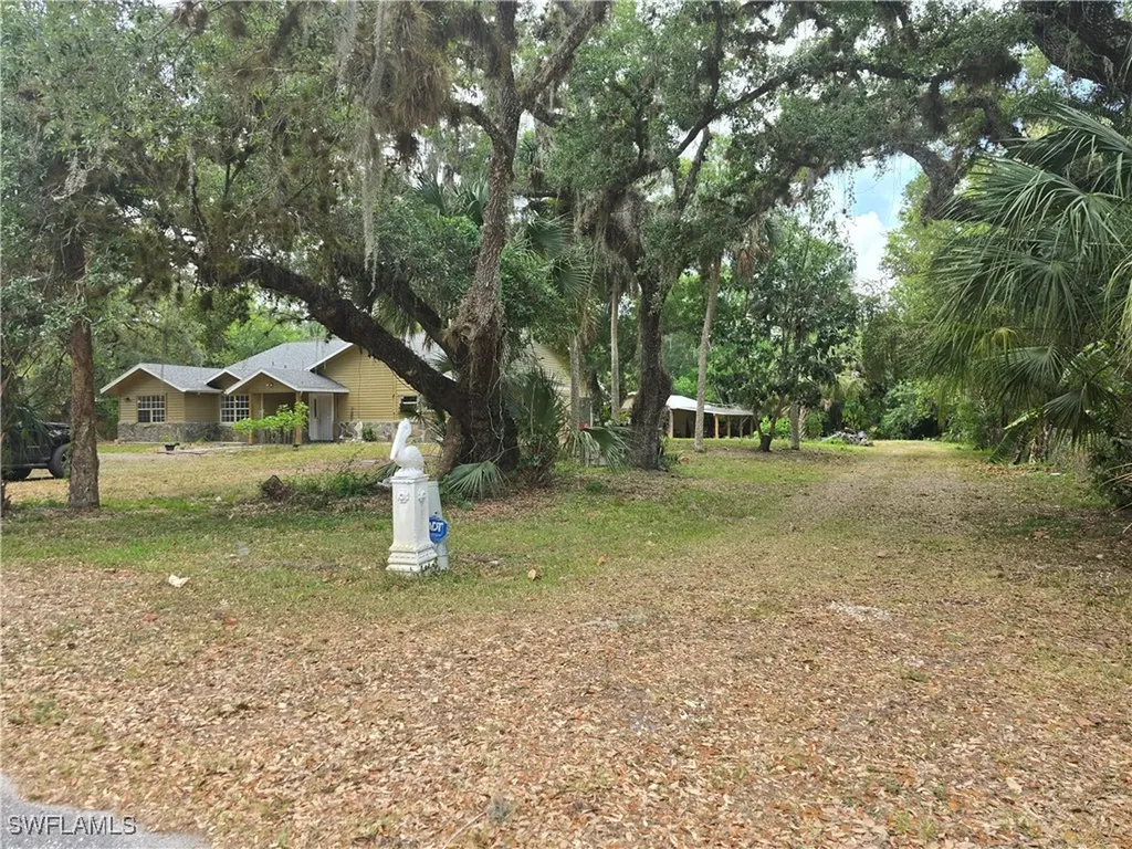 140 S Davis Street Labelle FL 33935