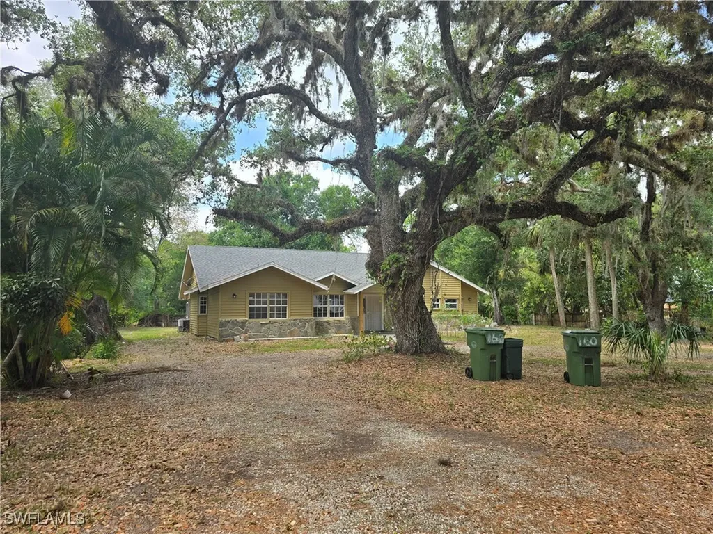 140 S Davis Street Labelle FL 33935