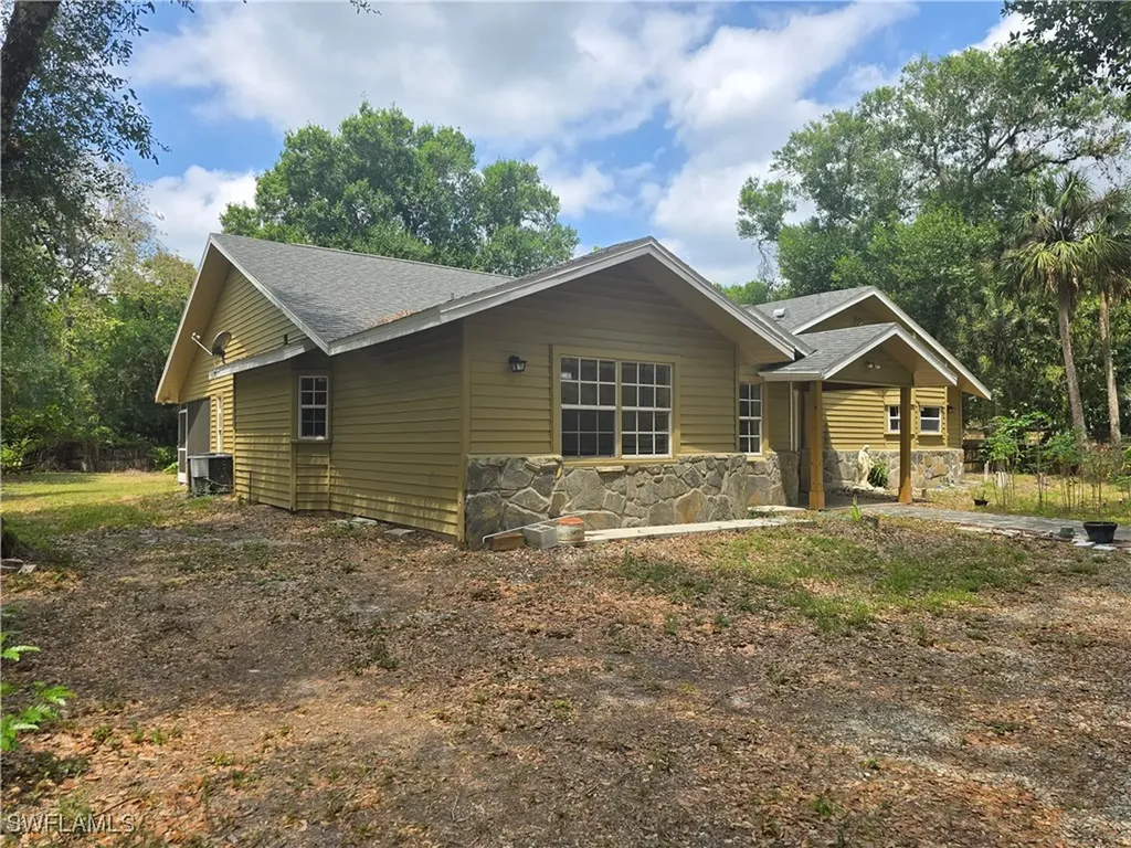 140 S Davis Street Labelle FL 33935