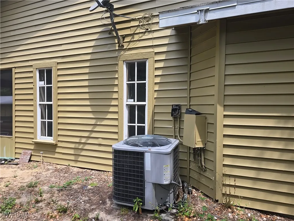 140 S Davis Street Labelle FL 33935