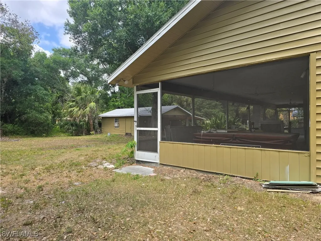 140 S Davis Street Labelle FL 33935