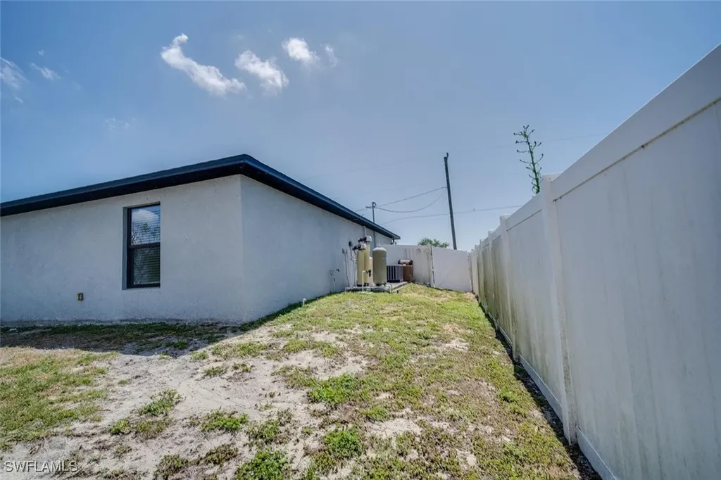 325 NW 10th Terrace Cape Coral FL 33993