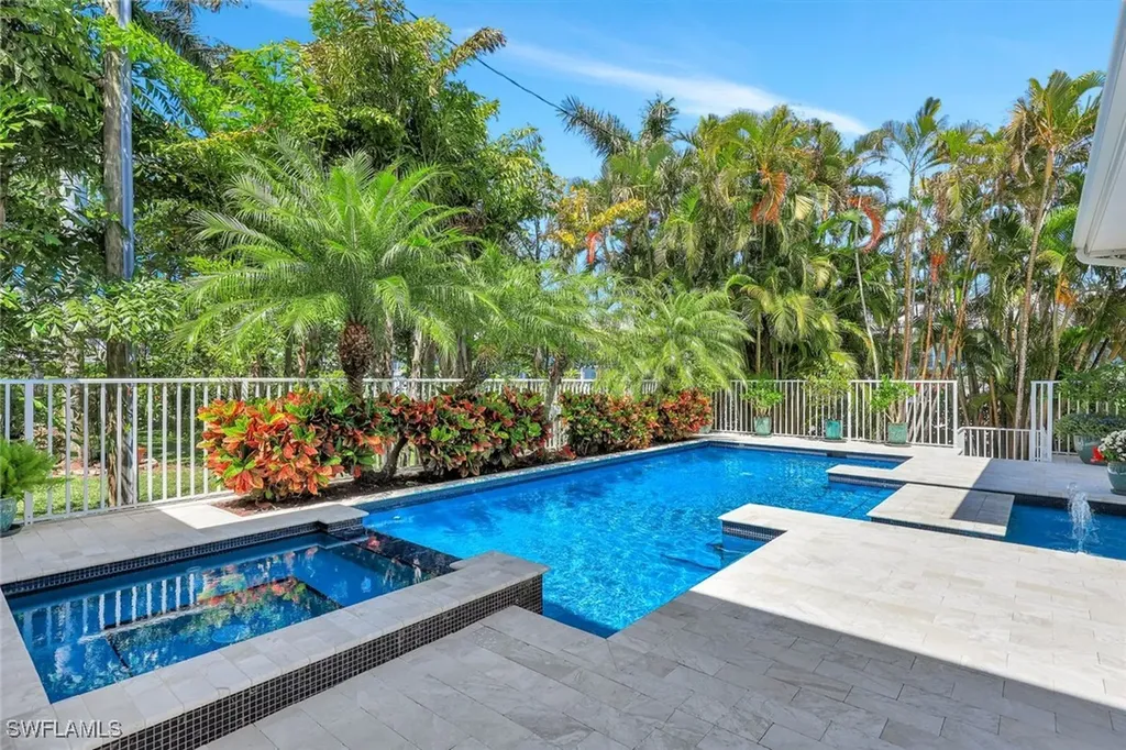 455 13th Avenue S Naples FL 34102