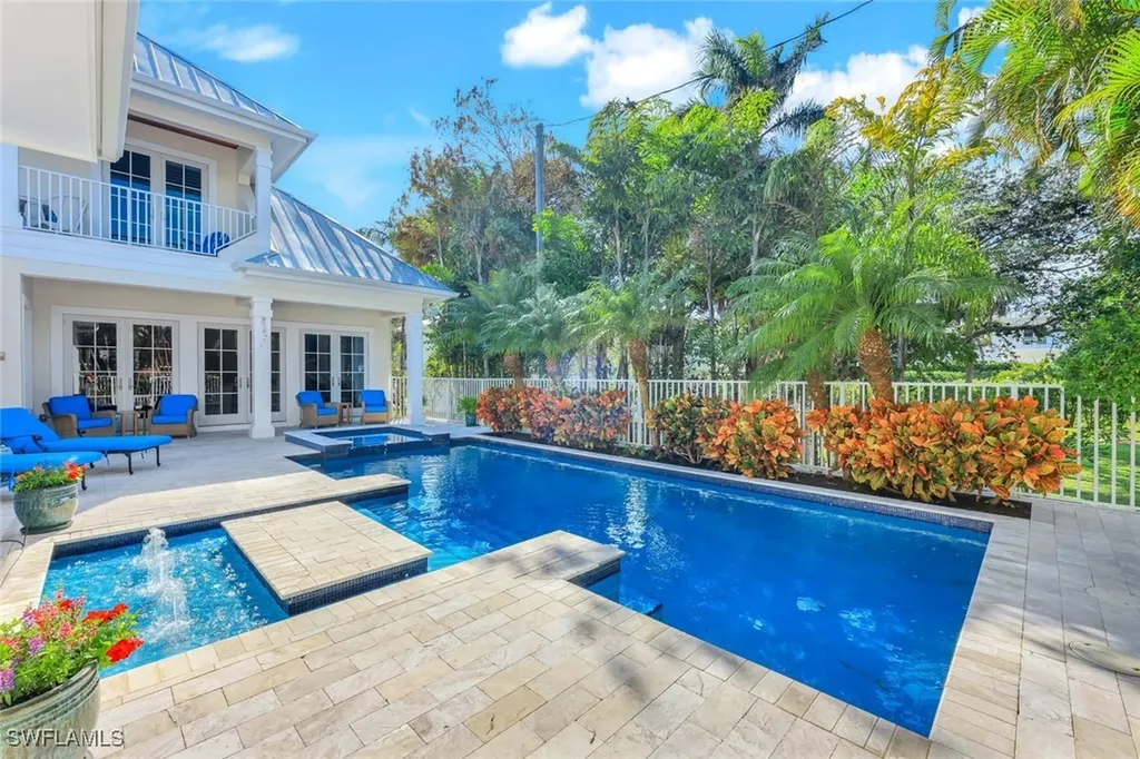 455 13th Avenue S Naples FL 34102