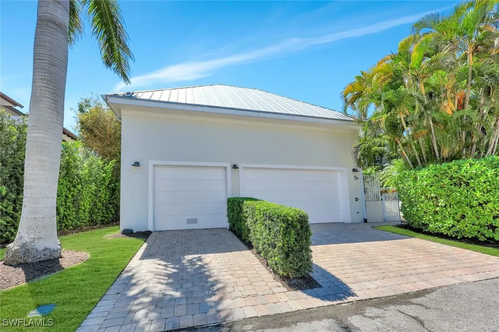 455 13th Avenue S Naples FL 34102