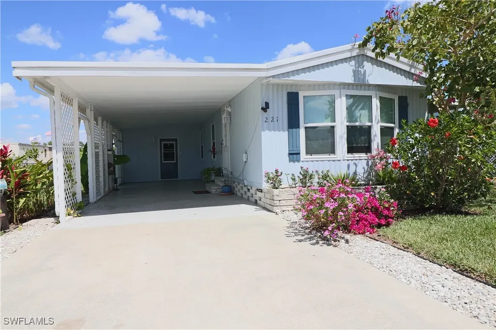 221 Grassy Key Lane Naples FL 34114