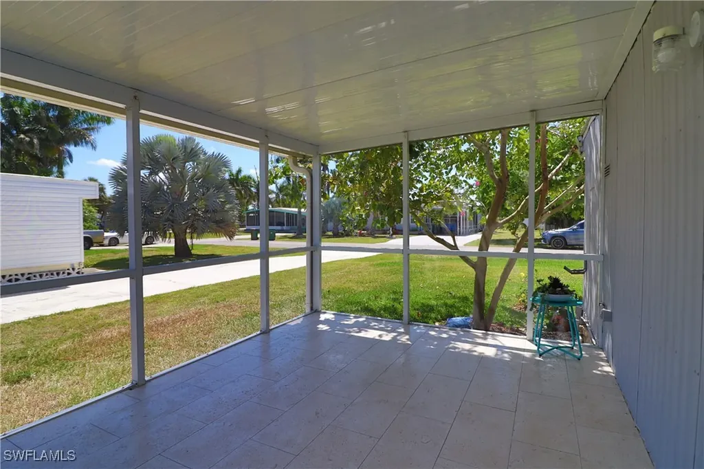 221 Grassy Key Lane Naples FL 34114