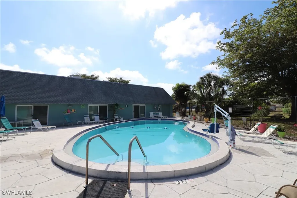 221 Grassy Key Lane Naples FL 34114