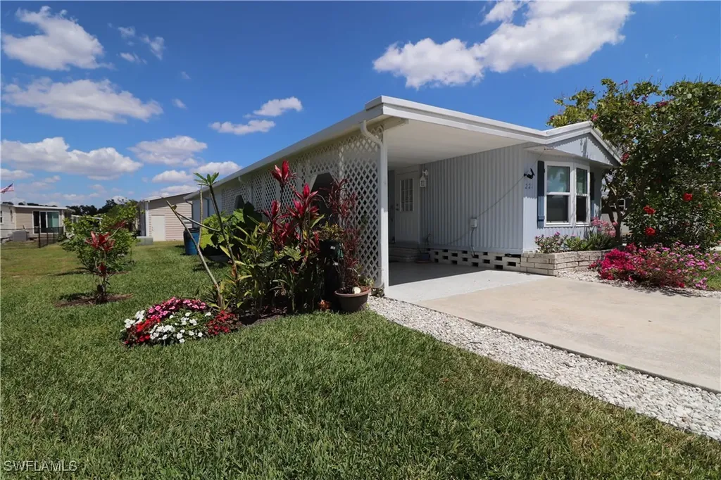 221 Grassy Key Lane Naples FL 34114